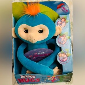 Fingerlings Hugs Boris Talking Monkey